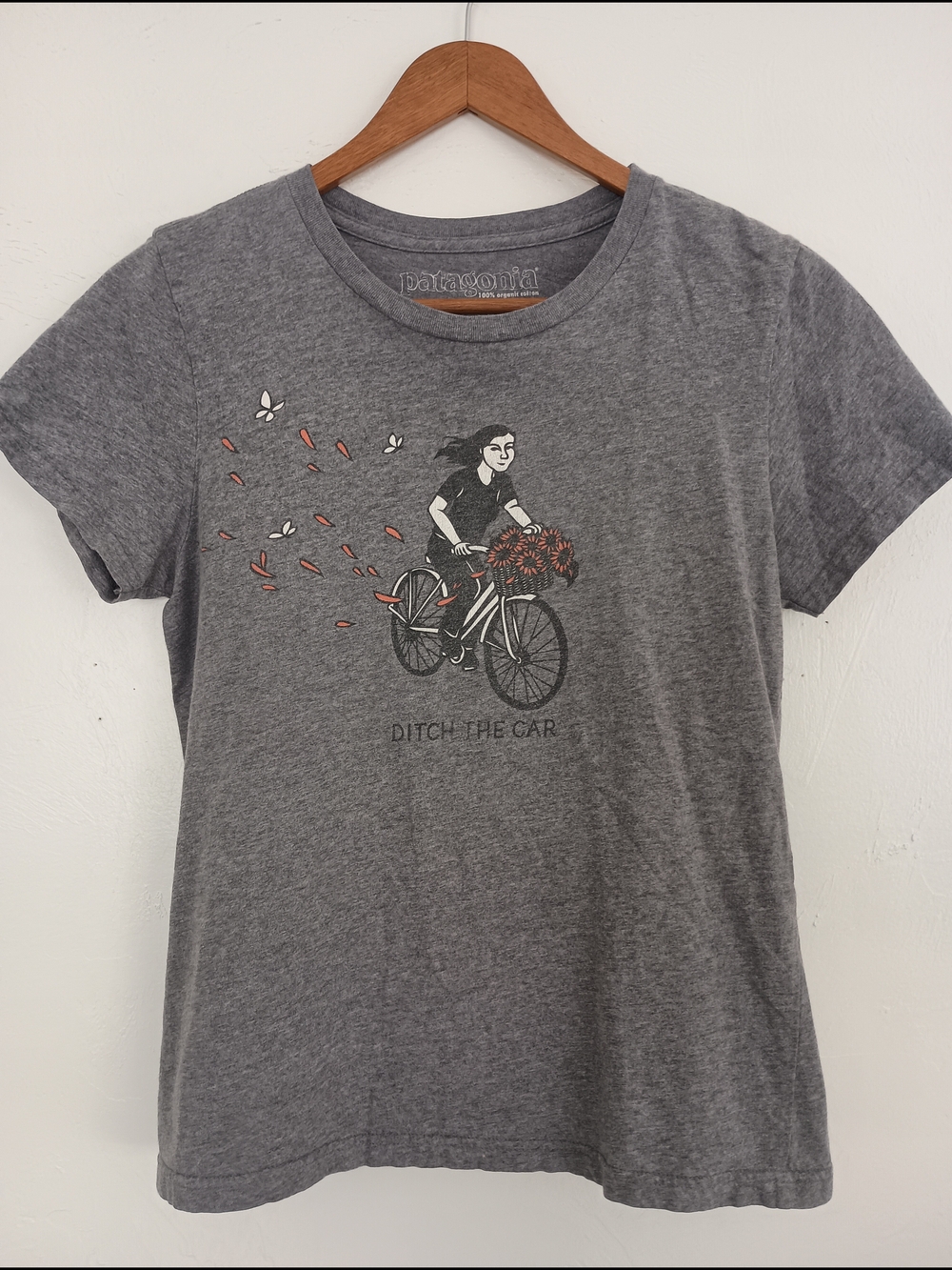 Patagonia 100% Organic Cotton Gray Crewneck Tee with Bike Print